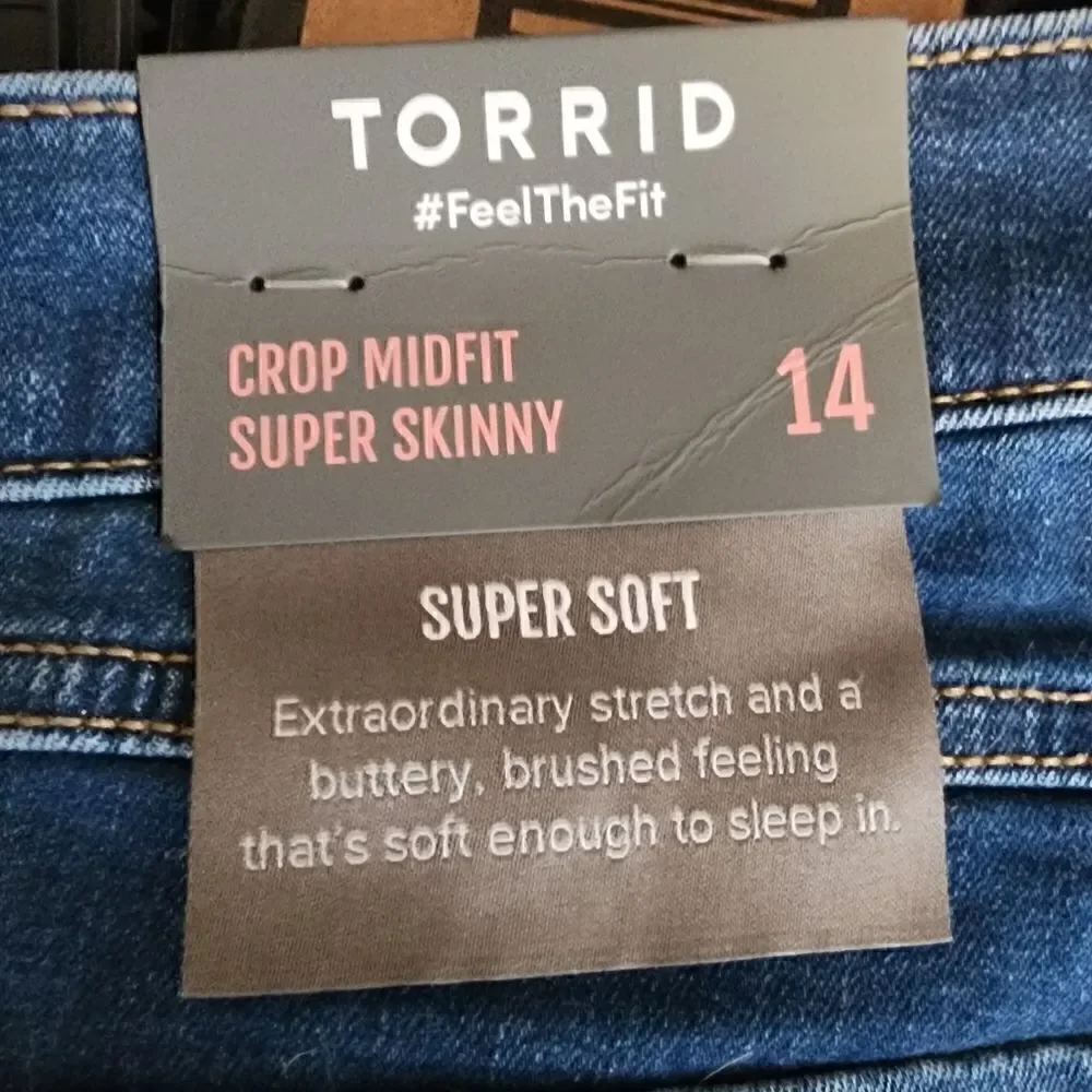 14W Torrid Crop Skinny Fit Mid Rise Jean Super Soft Midfit Blue Denim Stretch NW